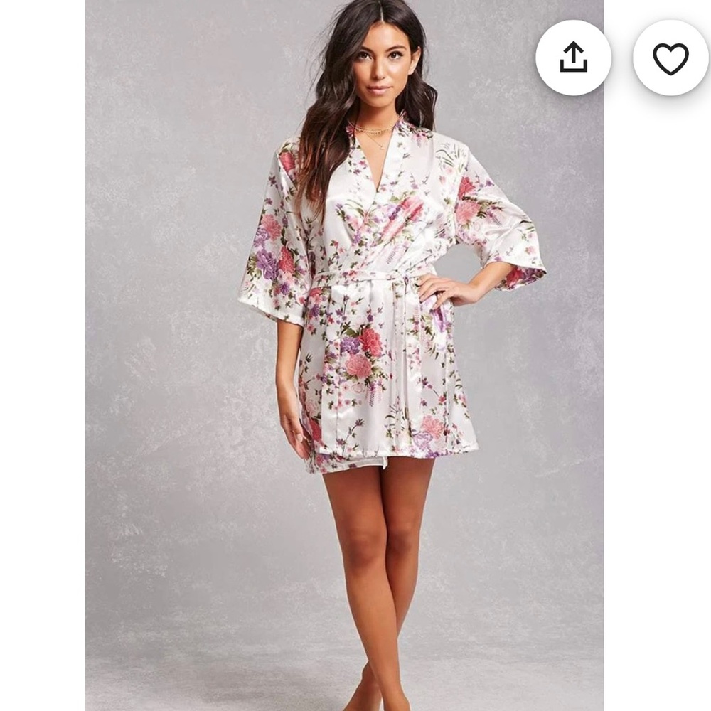 Elegant Floral Kimono Robe 🌸✨